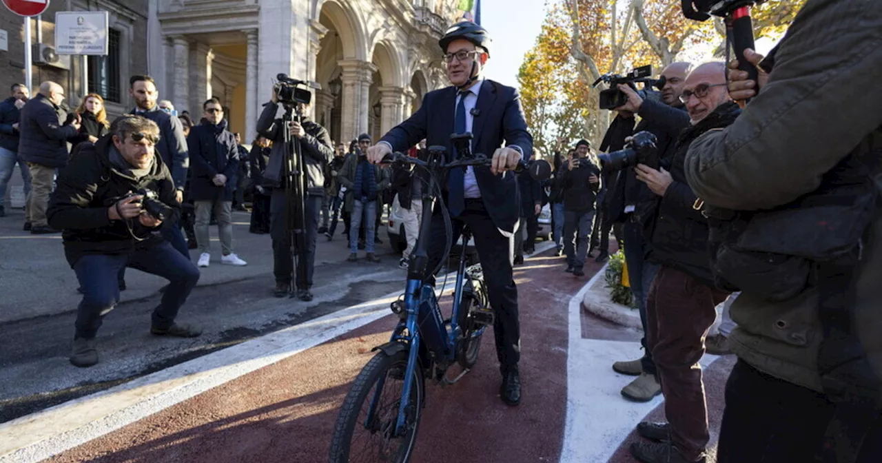 ROMA, NUOVA AREA PEDONALE E CICLABILE