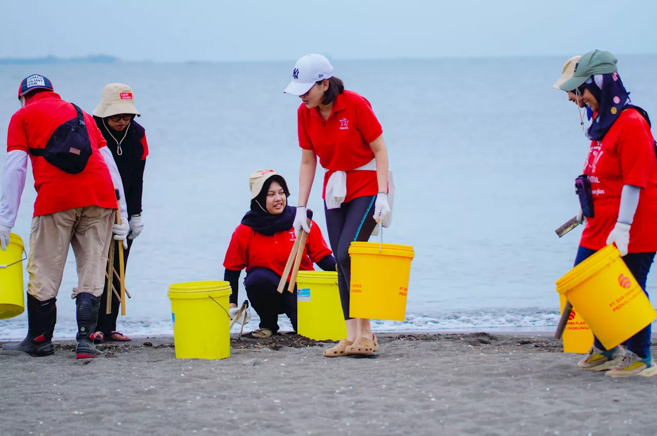 Bersih-Bersih Pesisir Pantai