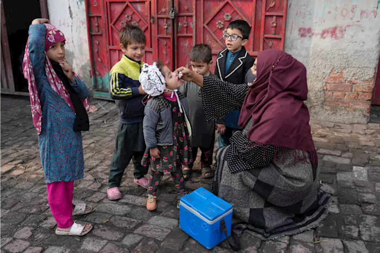 Roadside Bomb Kills 3 Police Protecting Polio Workers in Pakistan