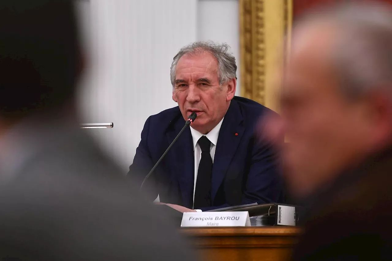 Bayrou Critiqué pour Son Choix de Pau au Lieu de Mayotte