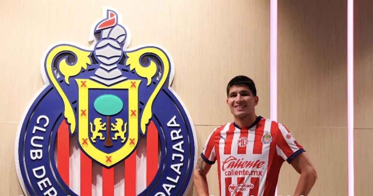 Chivas recibe a Miguel Tapias como primer refuerzo para el Clausura 2025