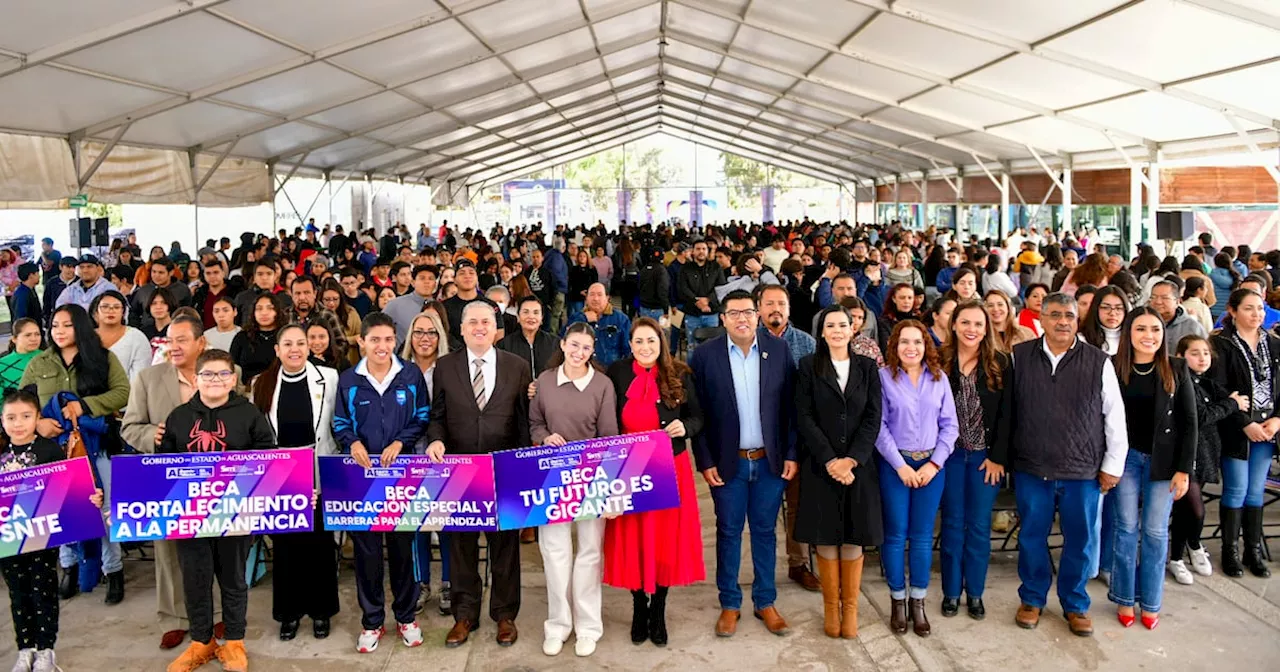 Tere Jiménez continúa la entrega de becas, ahora en Jesús María