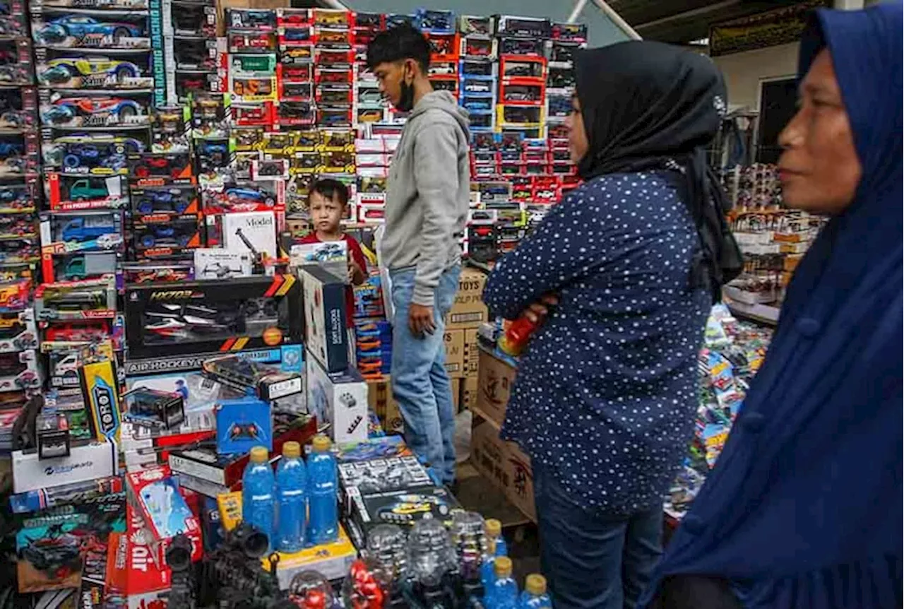 Berburu Mainan Jelang Libur Sekolah