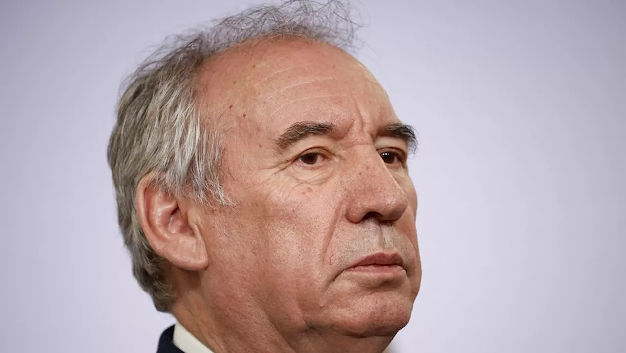 Bayrou Critiqué pour Son Voyage à Pau Pendant la Crise de Mayotte