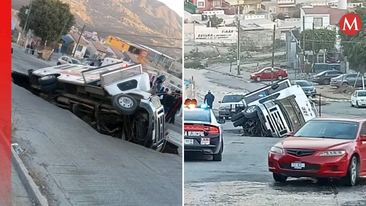 Camión de Transporte Público Cae en Socavón en Ensenada