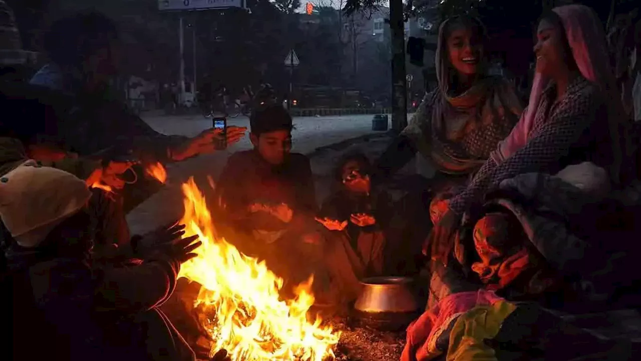 UP Weather: यूपी में कड़ाके की ठंड, अयोध्या में तापमान 4 डिग्री सेल्सिय से नीचे पहुंचा, जानिए उत्तर प्रदेश में कैसा रहेगा मौसम