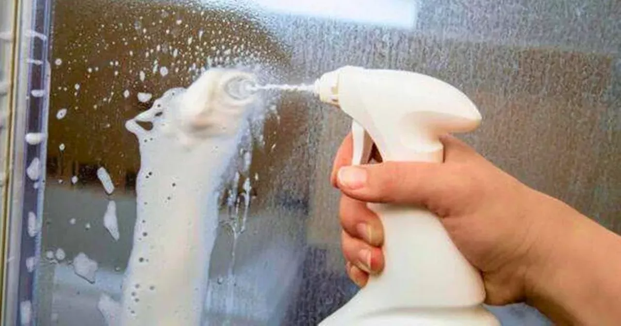 Lemon Juice and Baking Soda: A Powerful Duo for Sparkling Shower Doors