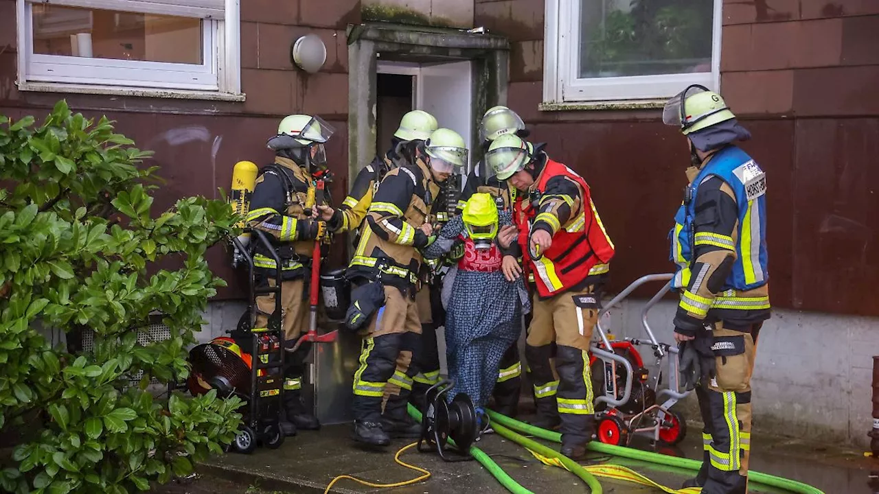 Nordrhein-Westfalen: Fluchtweg durch Rauch abgeschnitten - Brand in Essener Haus