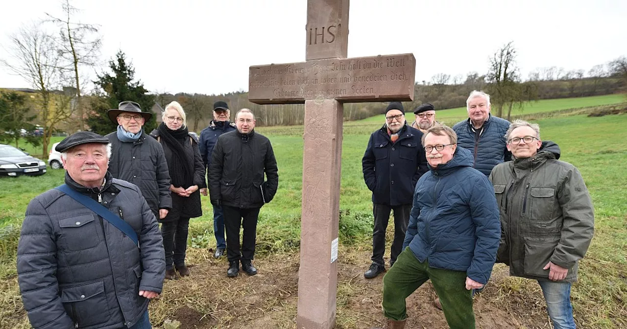 Historisch Wegkreuz in Höxter restauriert und wieder eingeweiht