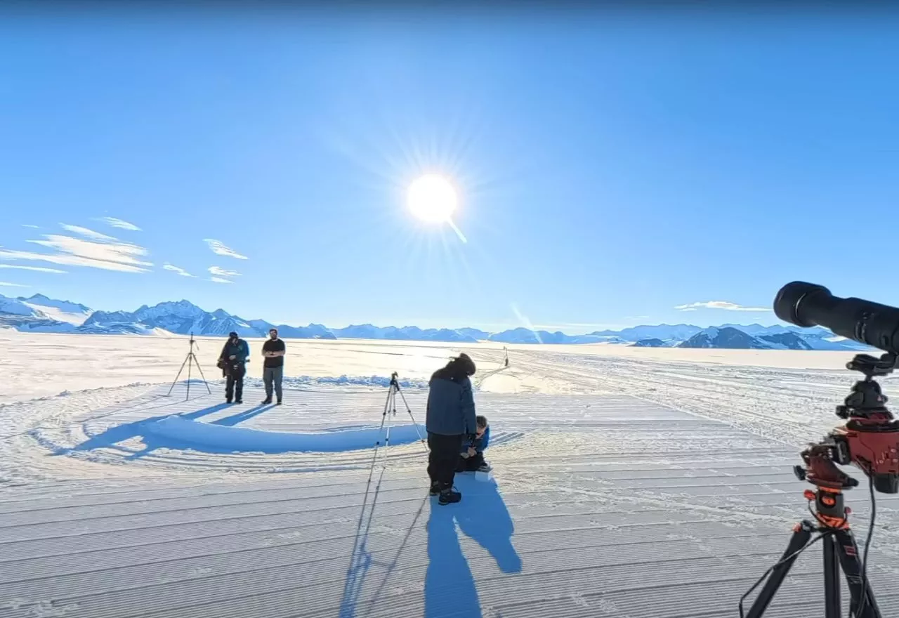 Terraplanistas Confessam Erro Após Experimento na Antártica