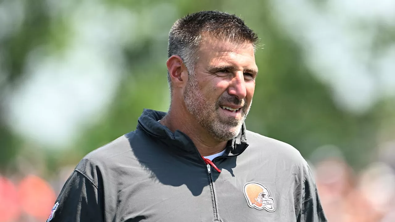 Former Titans Coach Mike Vrabel Stands Out as Top Option for Bears Job