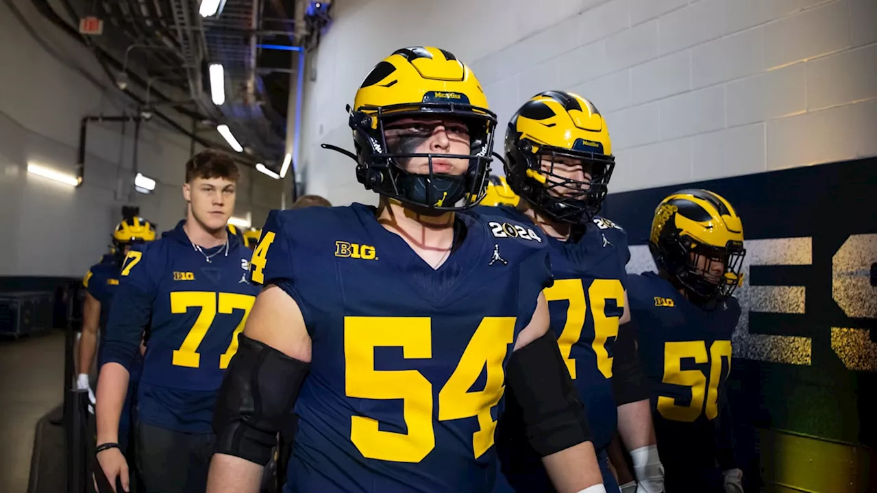 Michigan Football: Offensive lineman enters transfer portal