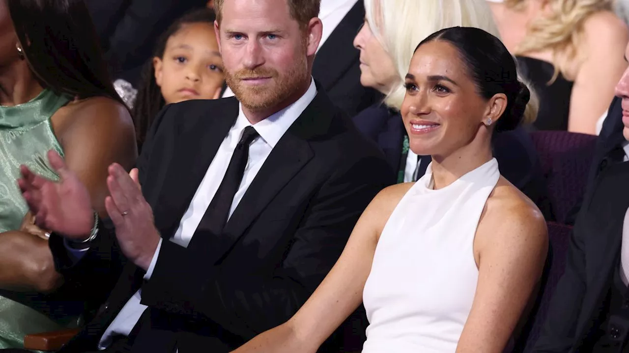 Prinz Harry und Meghan Markle teilen Weihnachtskarte mit seltenem Foto der Kinder