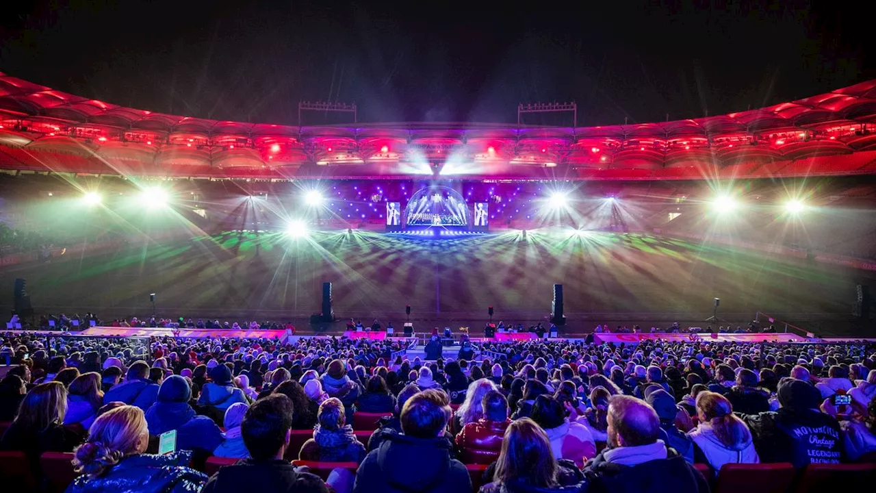 Prominentes Stadionsingen in Stuttgart für einen guten Zweck