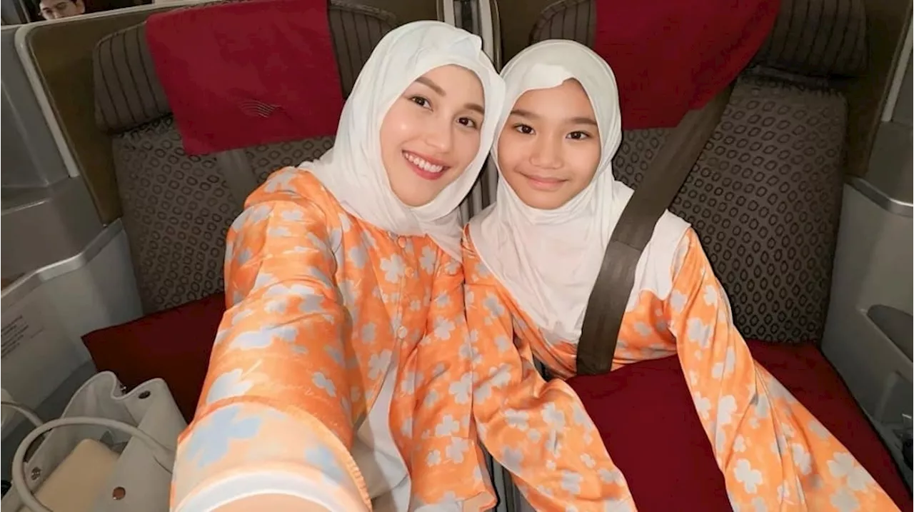 Boyong Keluarga Besar Umrah di Akhir Tahun, Sandal Ayu Ting Ting Bukan Kaleng-kaleng