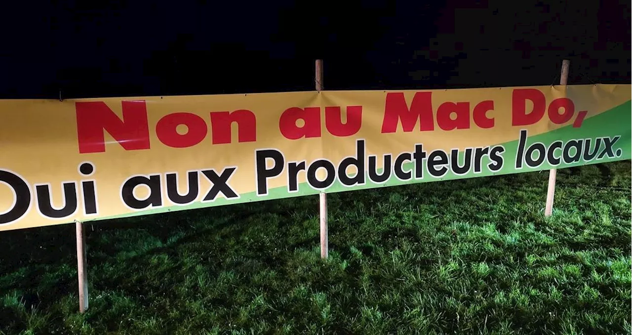 « Non au Mac Do, oui aux producteurs locaux » : la Confédération paysanne cible un projet de fast-food en Dordogne