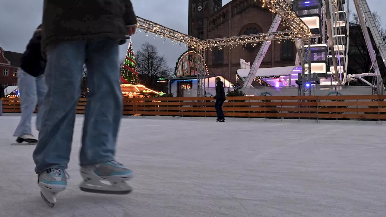 Streit auf Weihnachtsmarkt-Eisbahn eskaliert: 15-Jähige verletzte 16-Jährige schwer