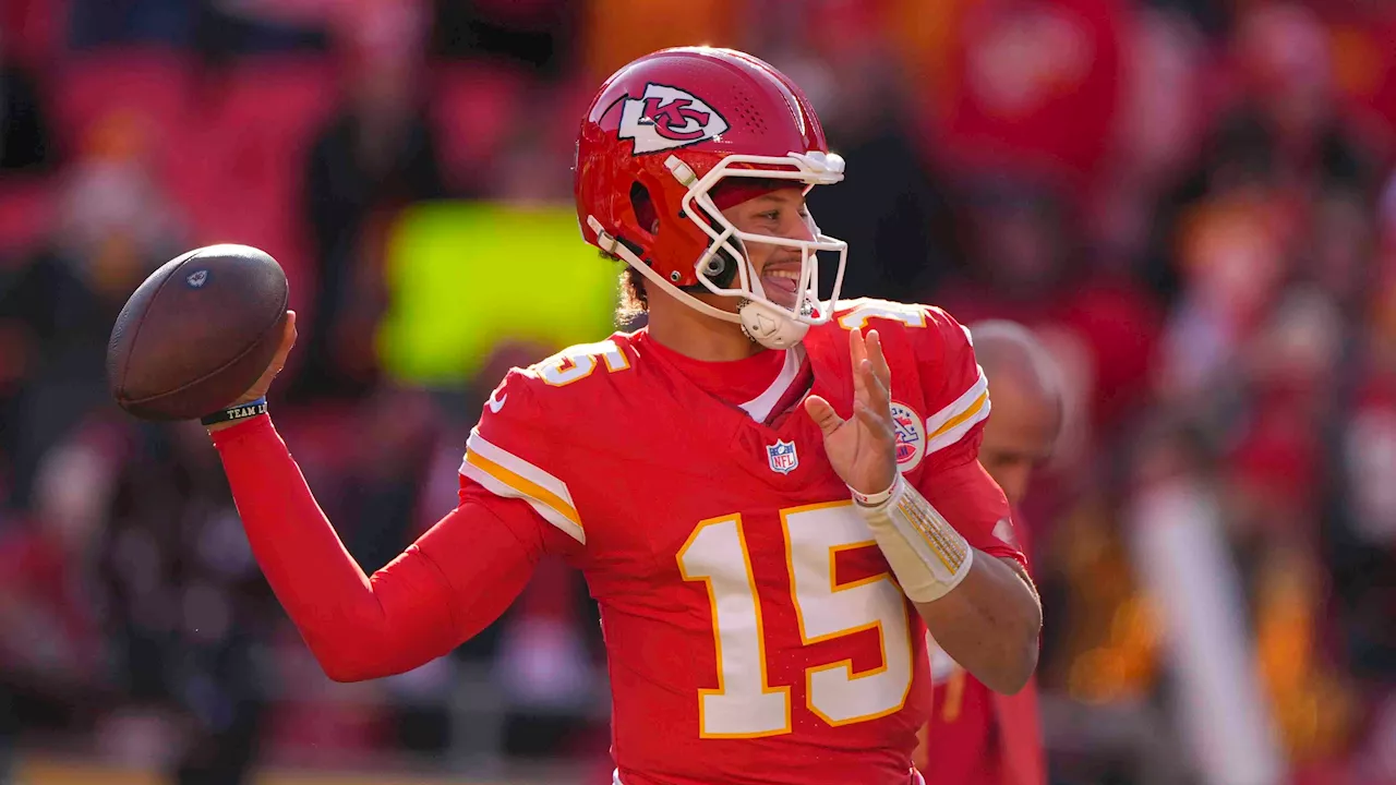 Chiefs QB Mahomes plans to play against Texans despite high-ankle sprain