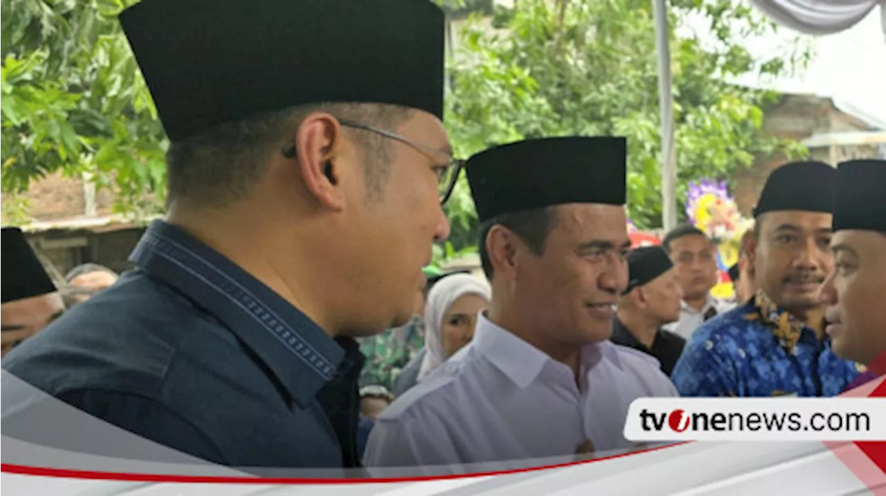 Mentan Amran dan Wamen Sudaryono Bersama Melayat Ayahanda Mensesneg di Ngawi