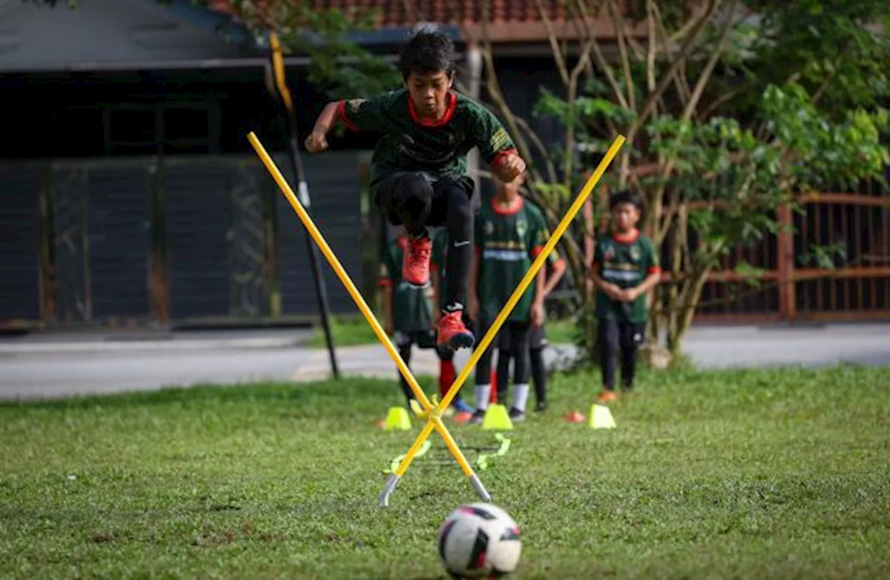 Bantu bina disiplin, tingkat keyakinan diri melalui bola sepak