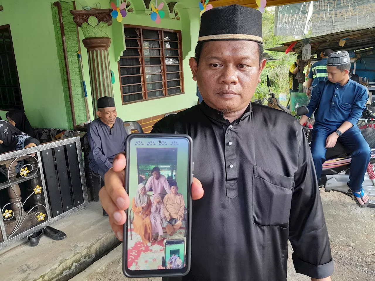 Selepas ibu ‘pergi’, kini ayah pula ‘tinggalkan’ Athiyyah