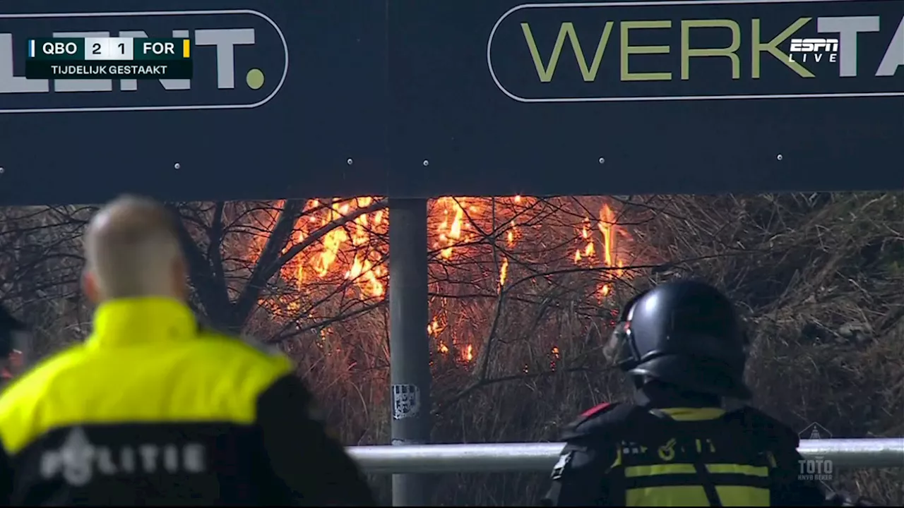 Brandje veroorzaakt staking in TOTO KNVB Beker; ME op het veld