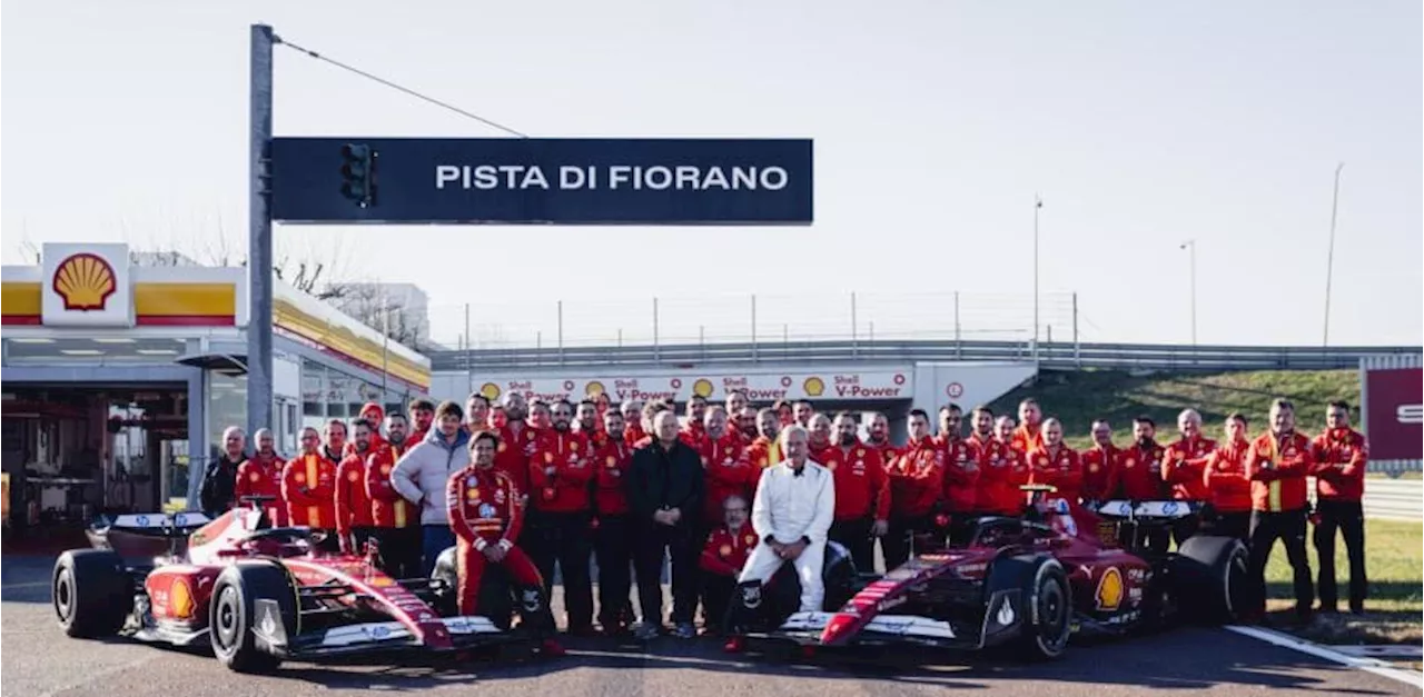 Homenaje en Ferrari: Carlos Sainz rodó junto a su padre durante su despedida en Fiorano