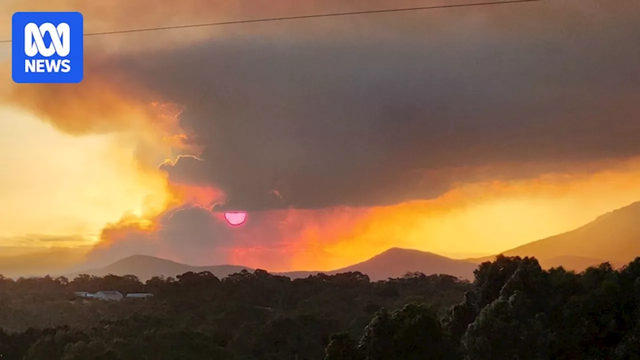 Grampians/Gariwerd Bushfire Burns Out of Control