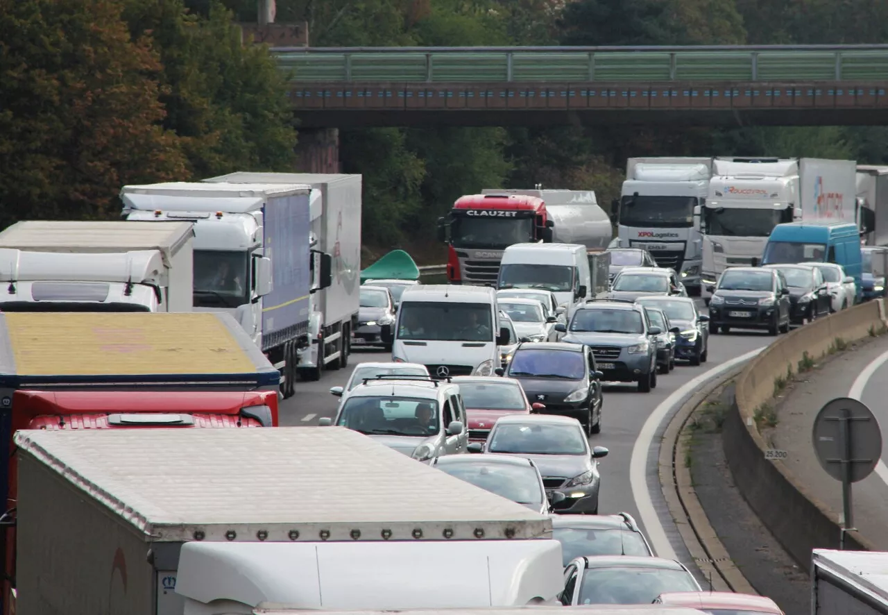 Embouteillages sur les routes de Paris et d'Île-de-France pour les vacances de Noël