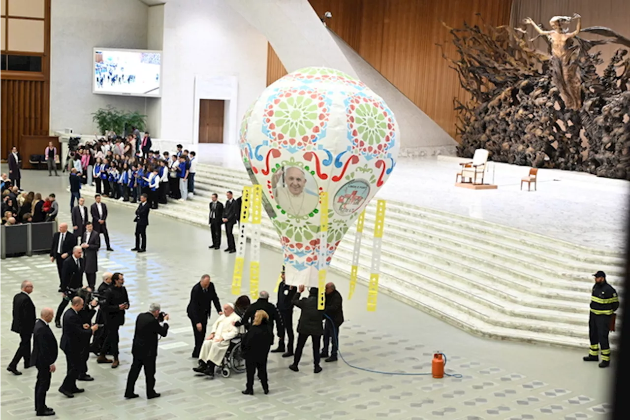 Papa Francesco nell'aula Paolo VI per l'udienza generale