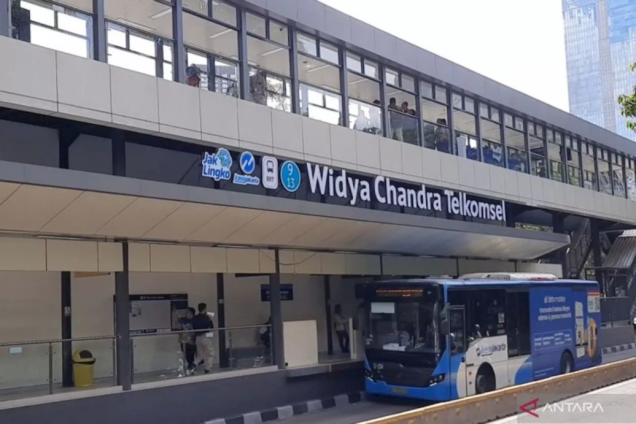 Halte Transjakarta Widya Chandra Telkomsel Diresmikan