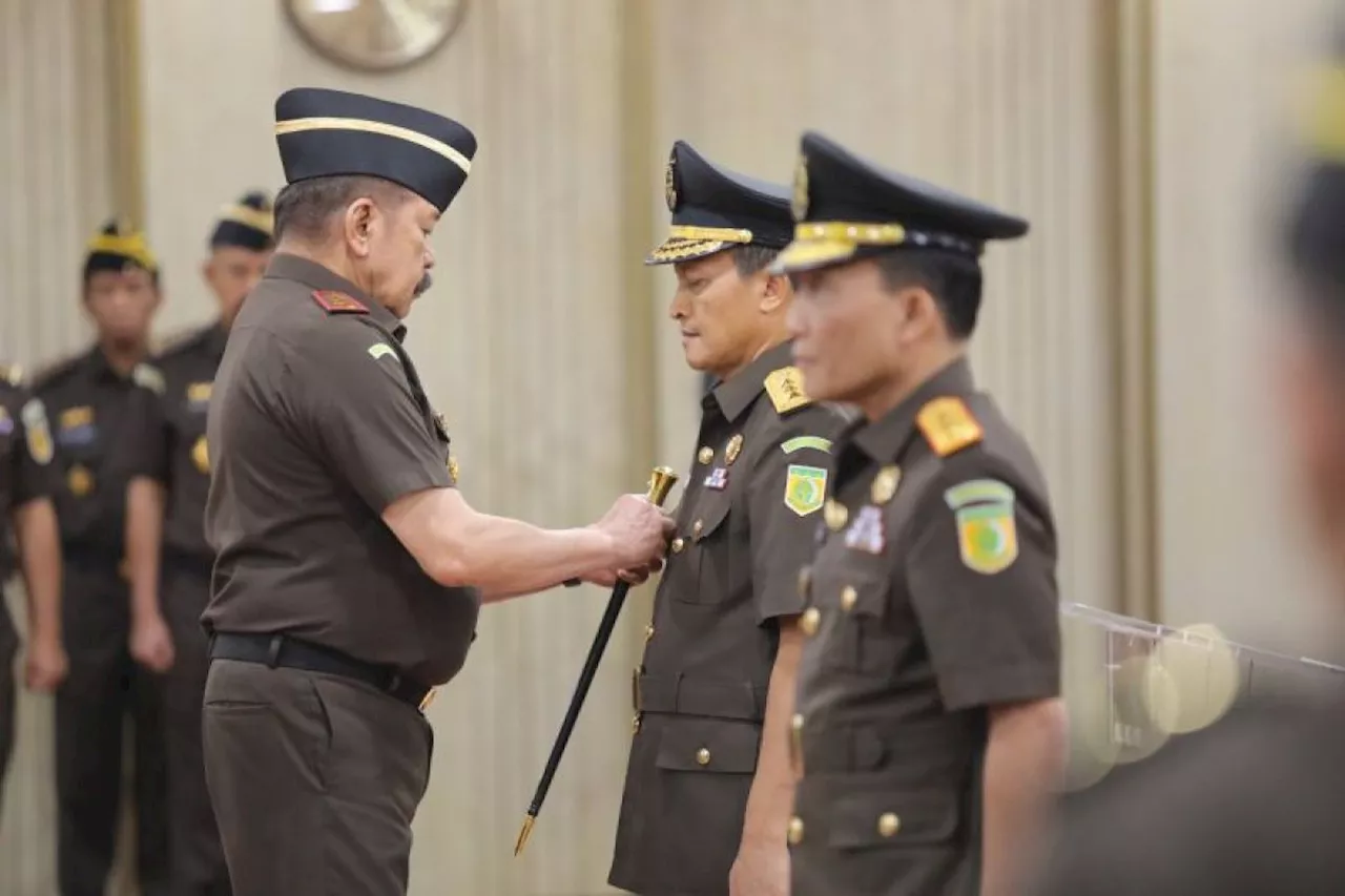 Jaksa Agung Lantik Jaksa Agung Muda Pengawasan dan Kepala Badan Pendidikan dan Pelatihan Kejaksaan RI