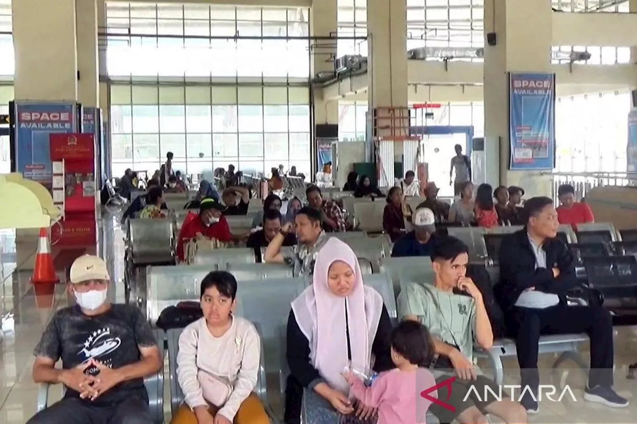 Meningkatnya Penumpang di Terminal Pulogebang Jelang Natal dan Tahun Baru