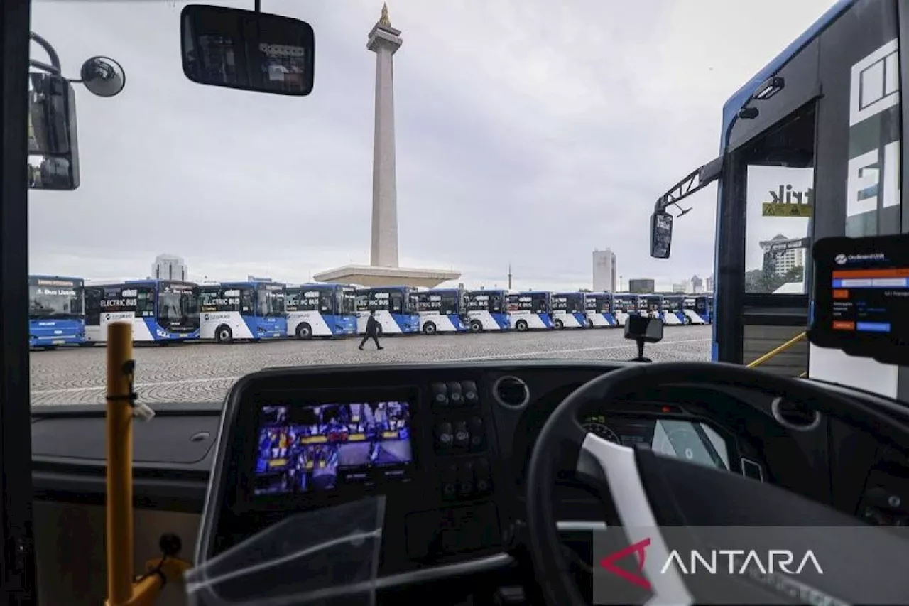 Transjakarta Luncurkan 200 Bus Listrik, Stok Pangan Kepulauan Seribu Aman