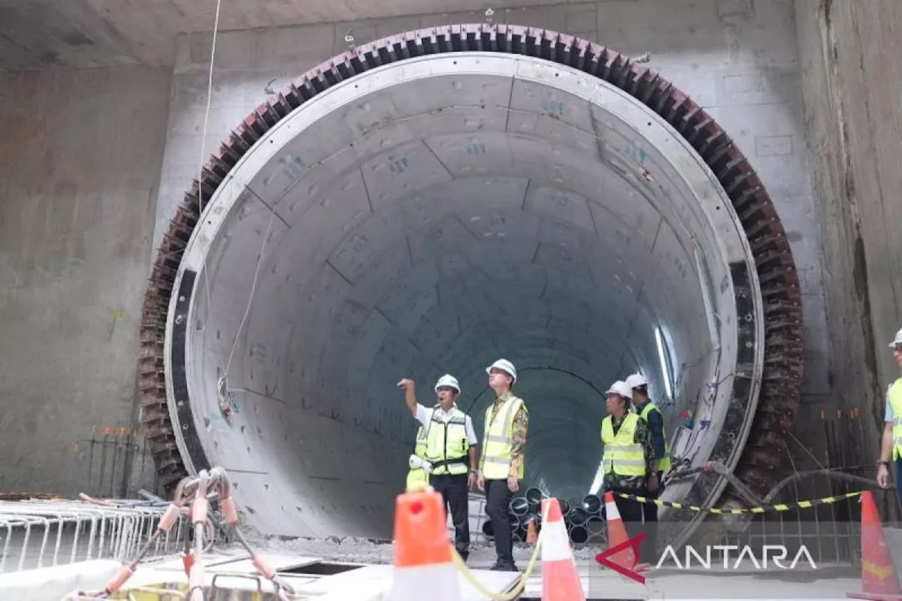 Wapres RI Gibran Rakabuming Raka Tinjau Pembangunan MRT Fase 2A Jakarta