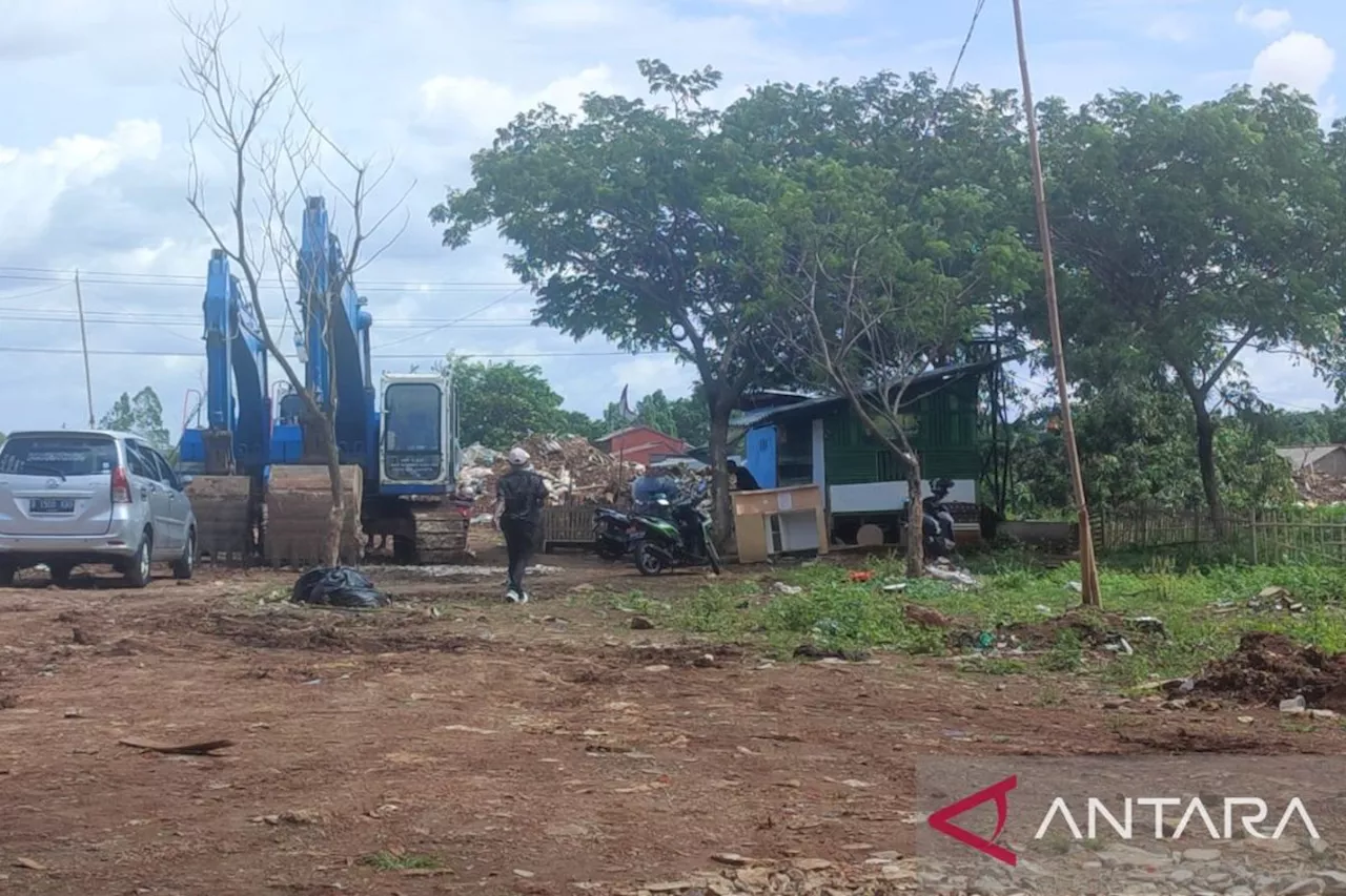 Warga Protes Tempat Resapan Air Jadi Tempat Pembuangan Sampah