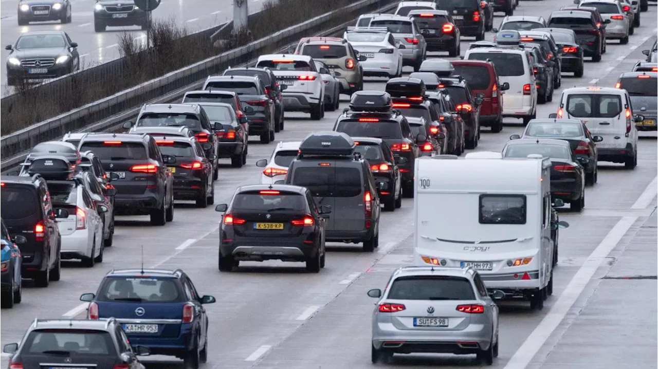 Weihnachtsreise-Verkehr: ADAC und ACE warnen vor Staus