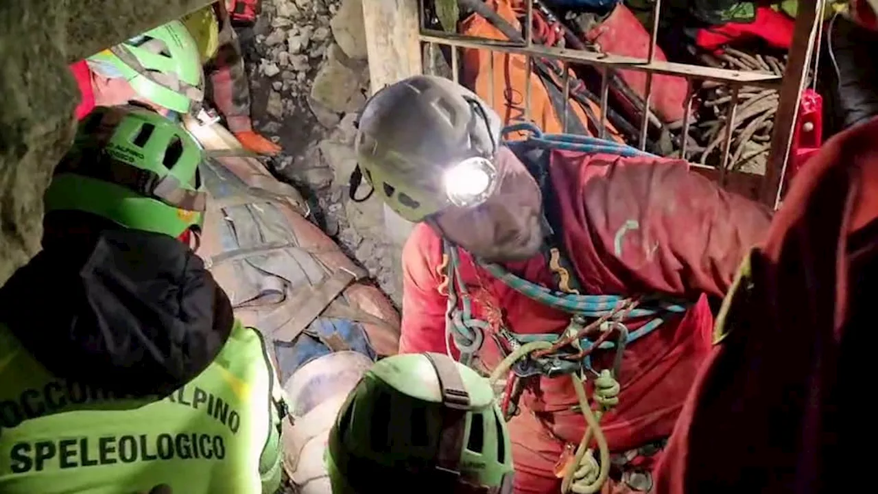 Spéléologue italienne Sauvée Après Chute dans une Grotte