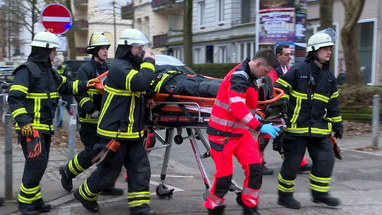 Einsatz in Hamburg: Feuerwehrmann in Messie-Wohnung schwer verletzt