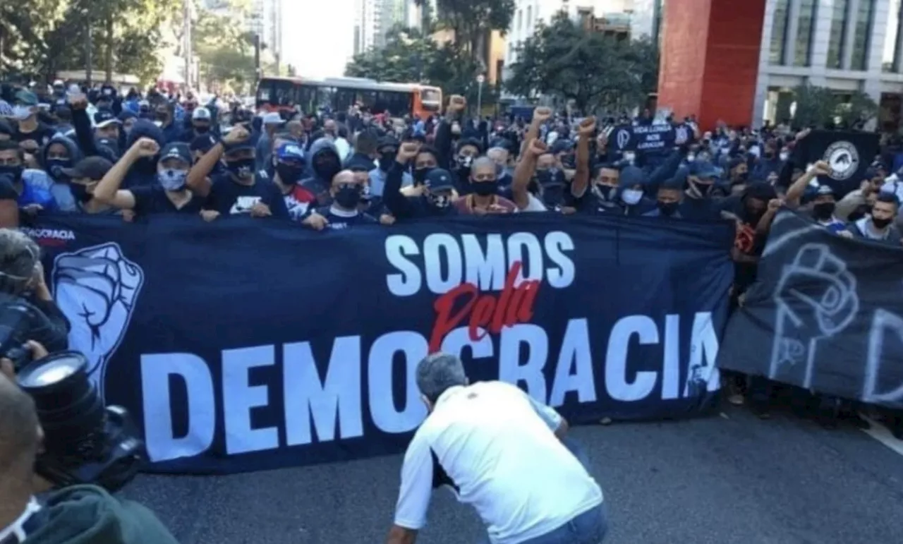 Apoio à Democracia Cae em Dois Anos no Brasil