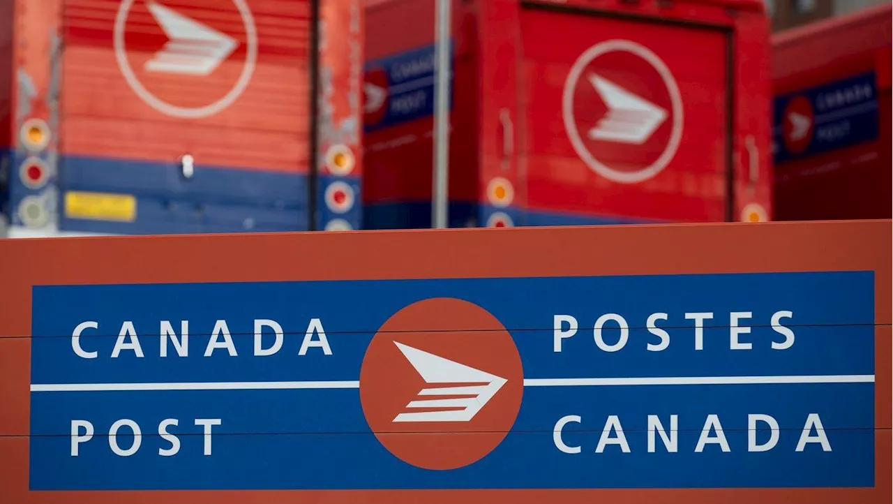 Canada Post Resumes Operations, Promises Santa Letters Delivery by Christmas