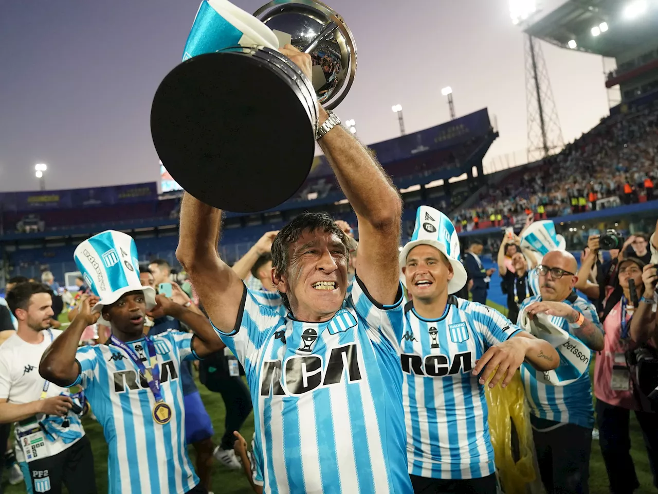 Primer problema para Milito en Racing: Costas no aceptó la oferta de renovación y lo tientan los millones de Brasil
