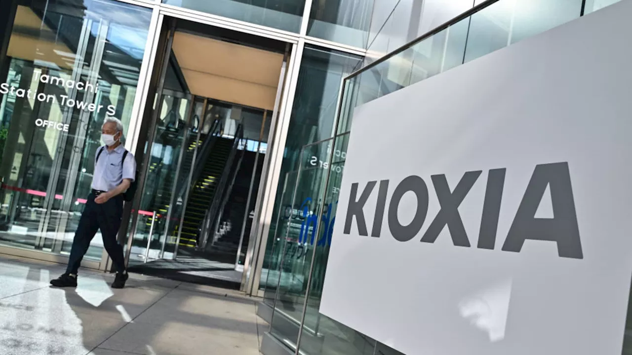 Kioxia Shares Rise on Tokyo Debut After $800 Million IPO