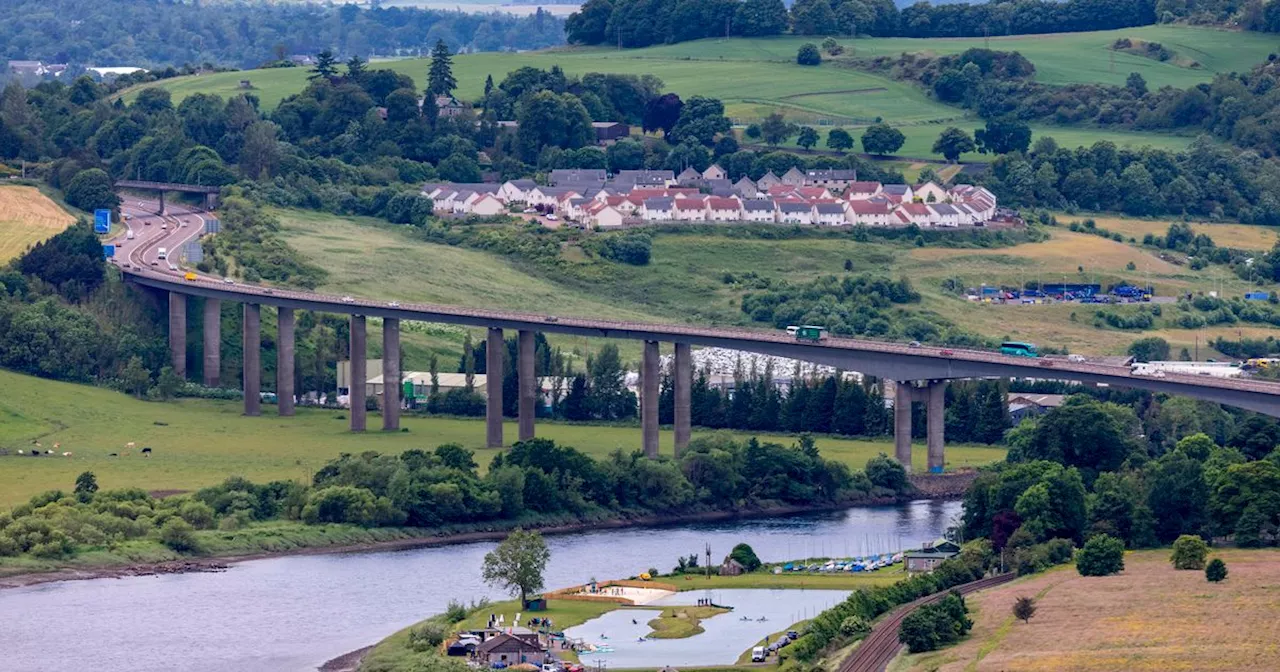 Long tailbacks over Perth's Friarton Bridge as bus breaks down on A90