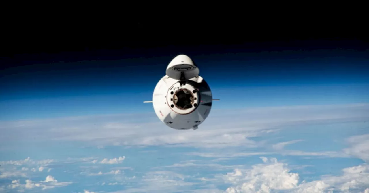 Astronaut Captures Stunning Time-Lapse of Dragon Spacecraft's Departure from ISS