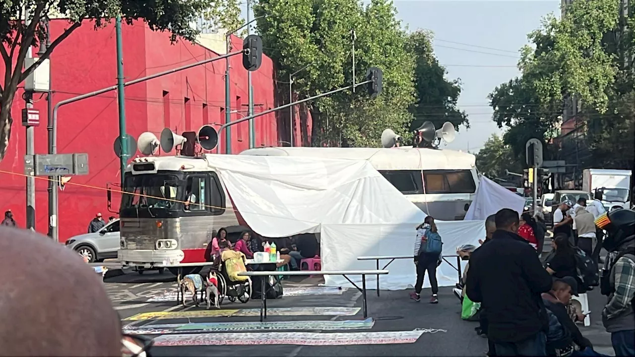 Maestros de la CNTE bloquean calles del Centro Histórico de CDMX; exigen solución a demandas laborales