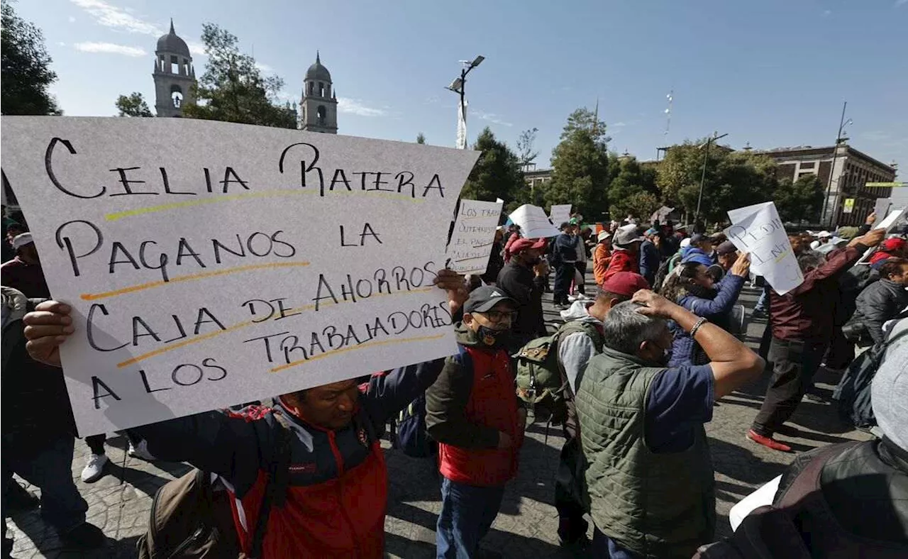 Trabajadores de Ecatepec protestan en Toluca por falta de pagos de sueldos y prestaciones; exigen audiencia con gobernadora