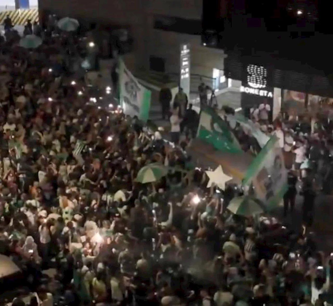 Hinchada de Atlético Nacional recibe a su equipo en Ibagué