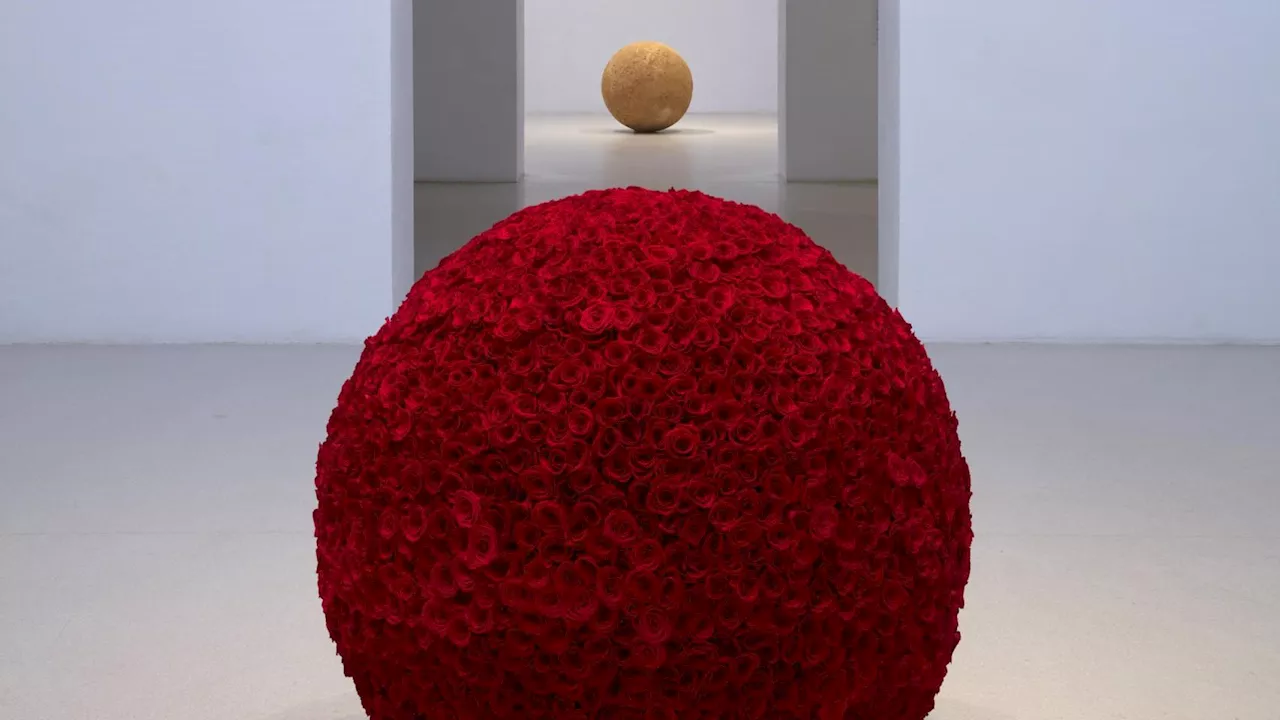 James Lee Byars: La escultura impera en las exposiciones