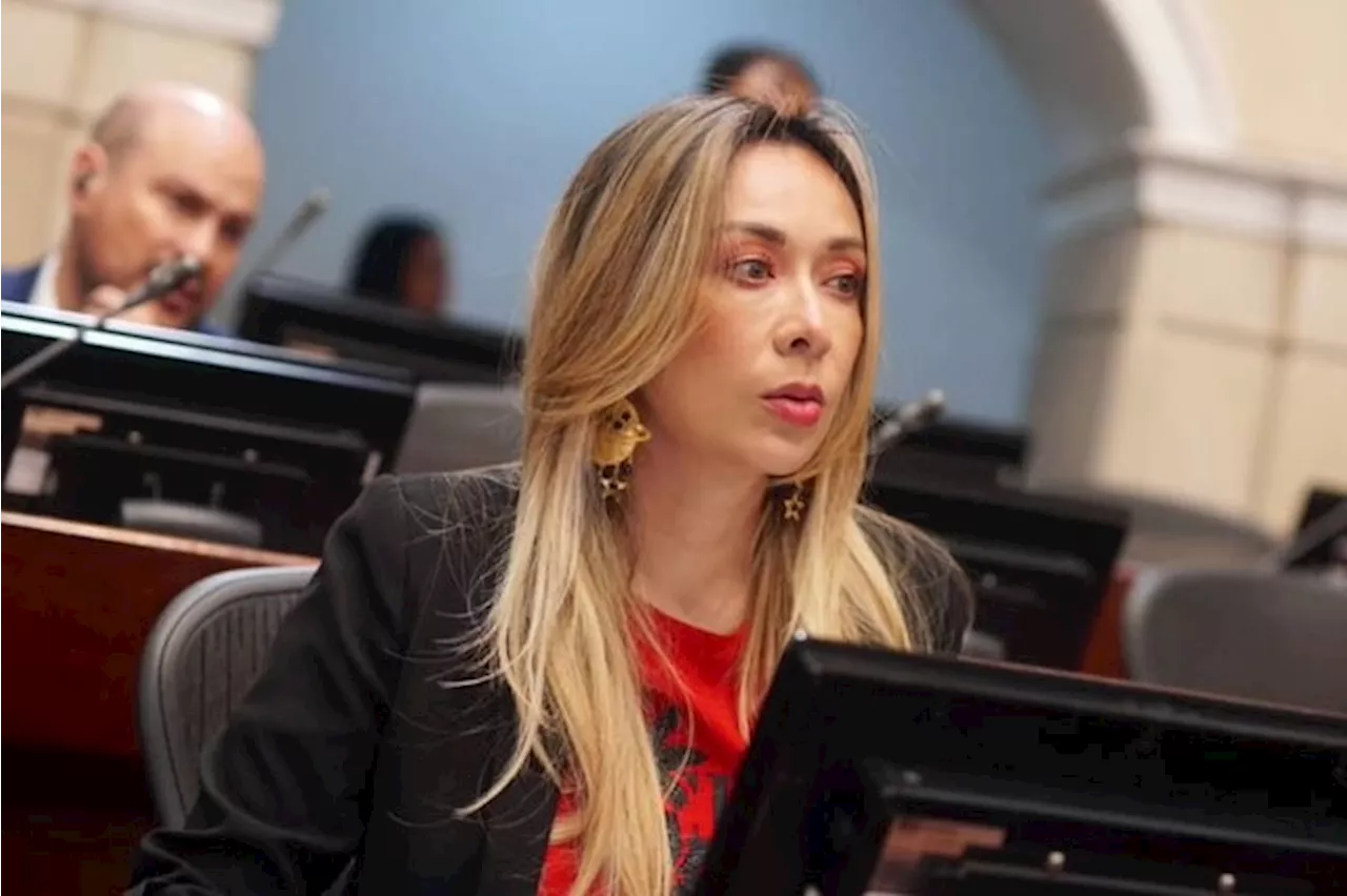 Suspenden a Katherine Miranda por insulto al presidente de la Cámara